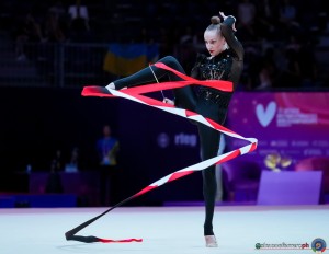 aa q karika polina ukr ph simone ferraro sfa05905 copia